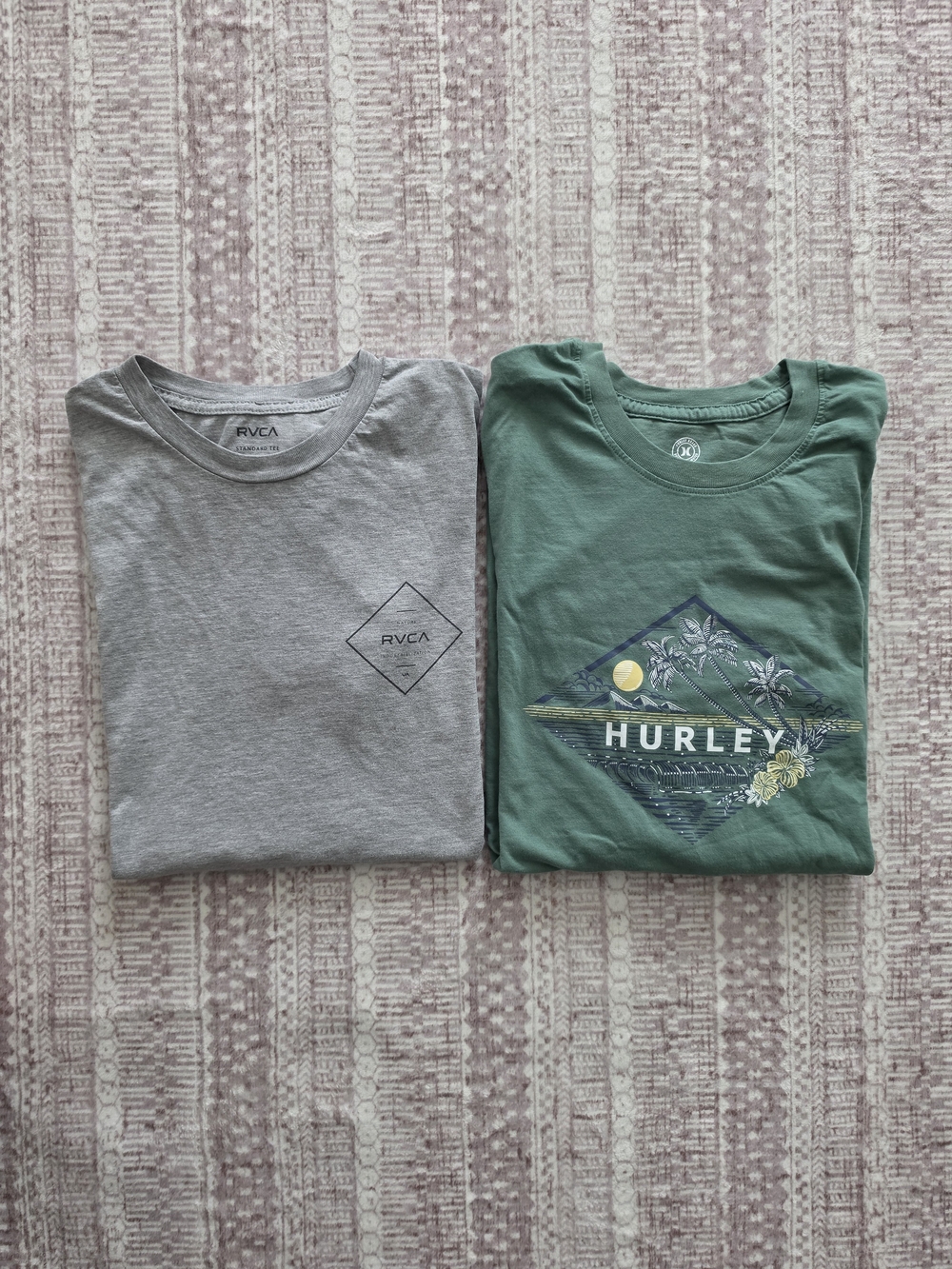 Bundle of 2 Men's T-Shirts Hurley & RVCA - Size Large